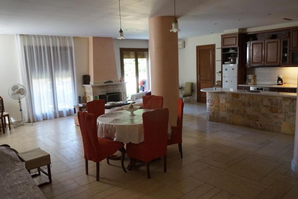 Apartment With A Garden, Bbq, Swimming Pool And Jacuzzi Dhráfi Exteriér fotografie